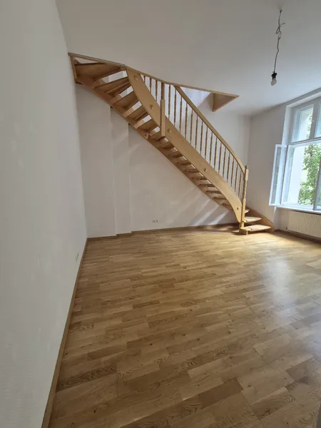 Zwei Zimmer in Neukölln: Praktisch geschnittene Wohnung auf 2 Etagen — photo 1